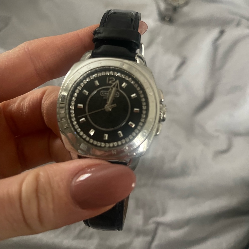 Women’s coach watch. 100% authentic. Zero scratches. Great condition..
